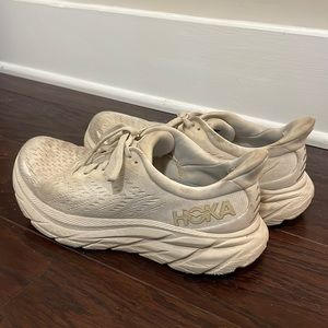 Sand/gold hokas Clifton 8 hokas